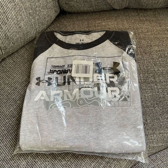 Under Armor T-shirt boys medium long sleeve NWT - Picture 4 of 5
